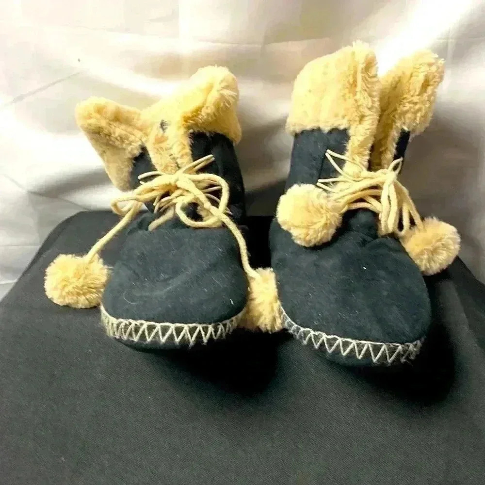 LOOBA WOMENS SIZE SMALL 5/6BLACK‎ SLIPPER FAUX FUR LINING POM POM TIE